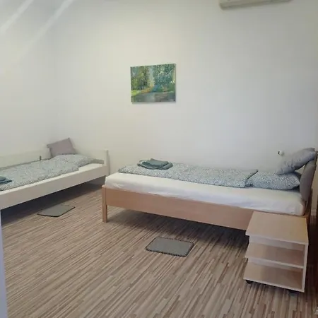 Nemeth Vendeghaz -torkos Fogado Apartment *