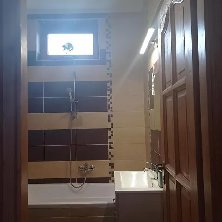 Nemeth Vendeghaz -torkos Fogado דירה Ibrany